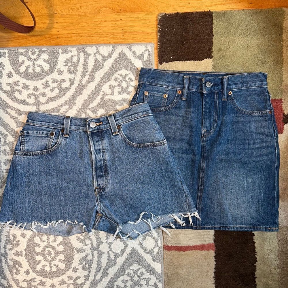 LEVI'S Bundle - High Waist Iconic Denim Skirt and Cut off Shorts Medium Blue 25